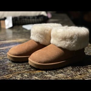UGG BOOTS CLASSIC MINI FLUFF BOOTS!!